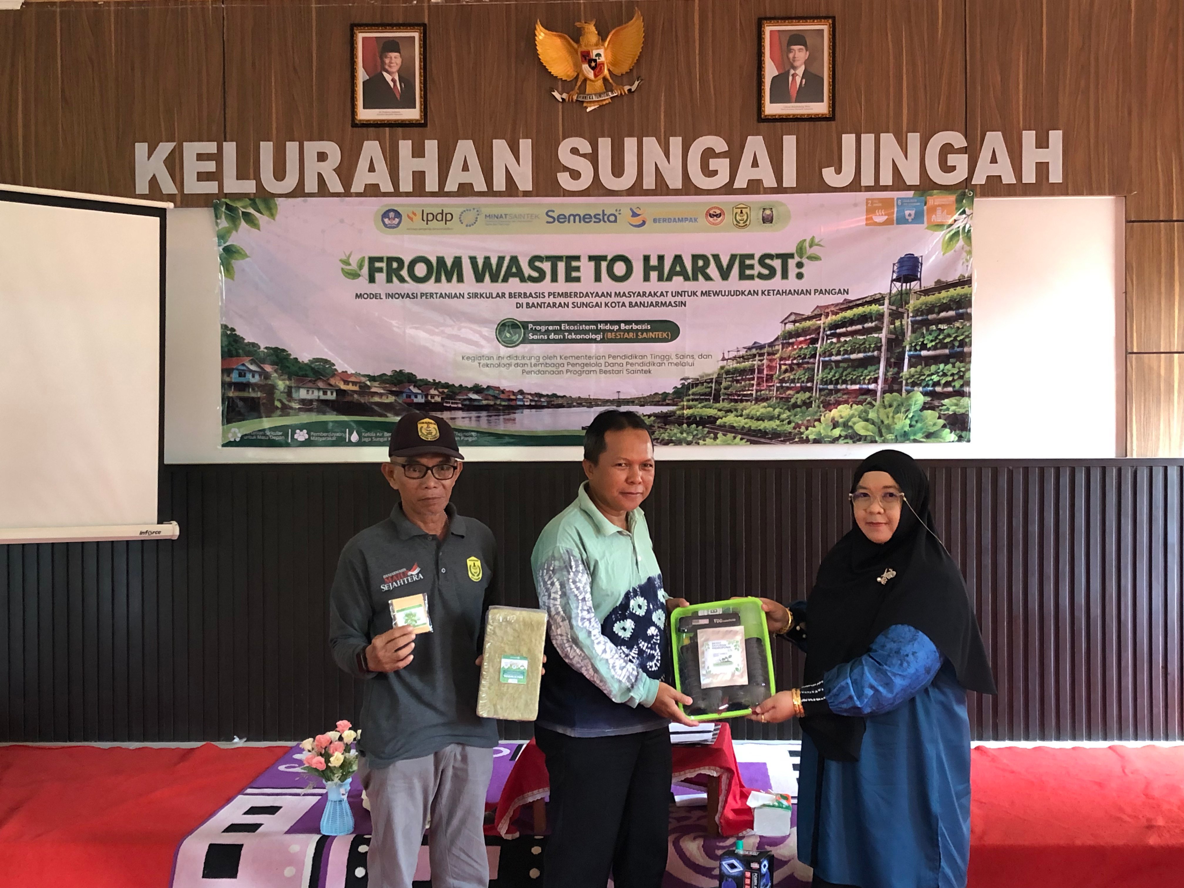 Program BESTARI Gelar Bimtek 2 Pemanfaatan Limbah untuk Tanaman serta Pendampingan Hidroponik dan Vertical Farming di Kelurahan Sungai Jingah - foto 2