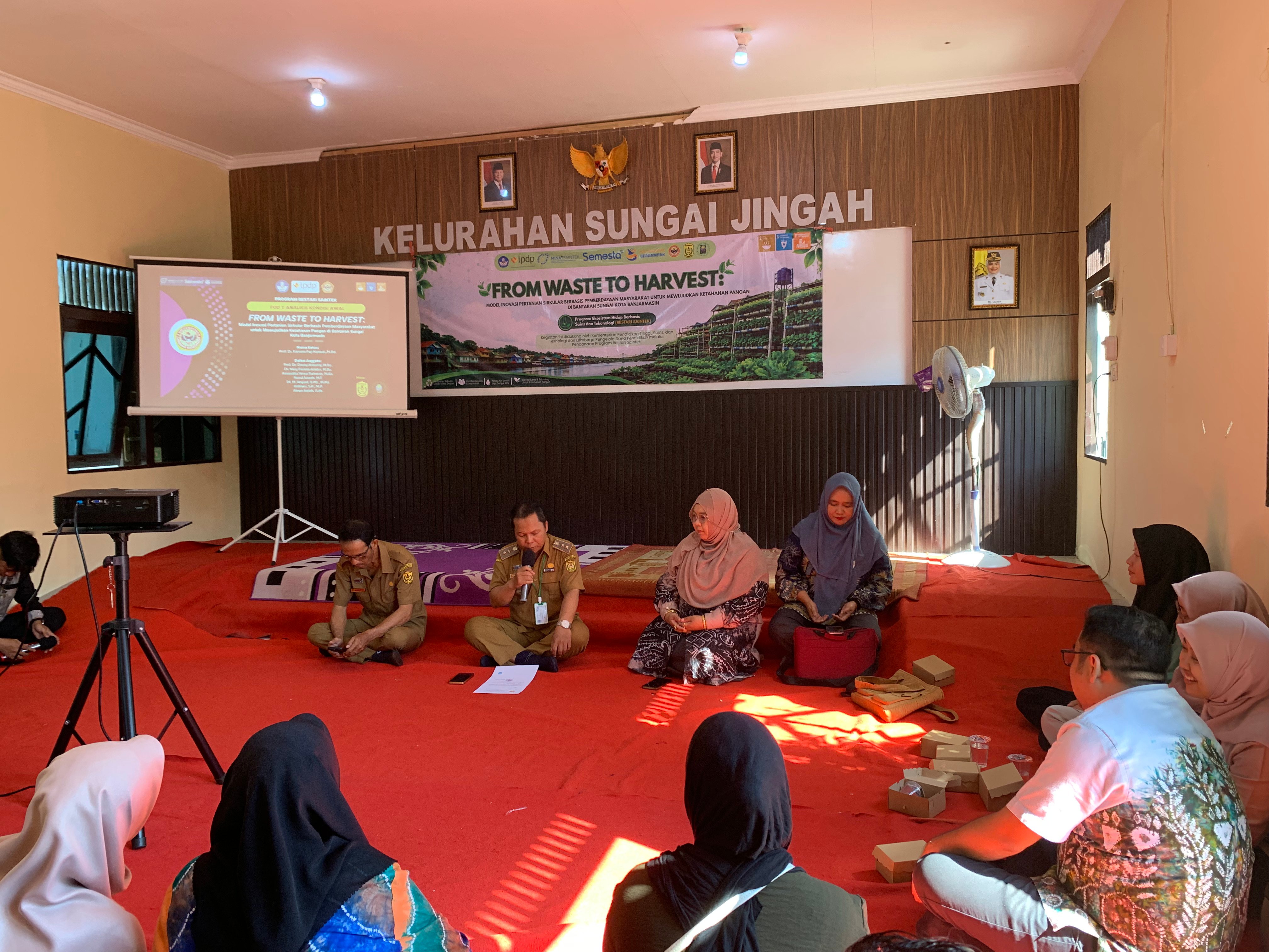 Tim Peneliti BESTARI Laksanakan FGD 1 Analisis Kondisi Awal di Kelurahan Sungai Jingah - foto 4