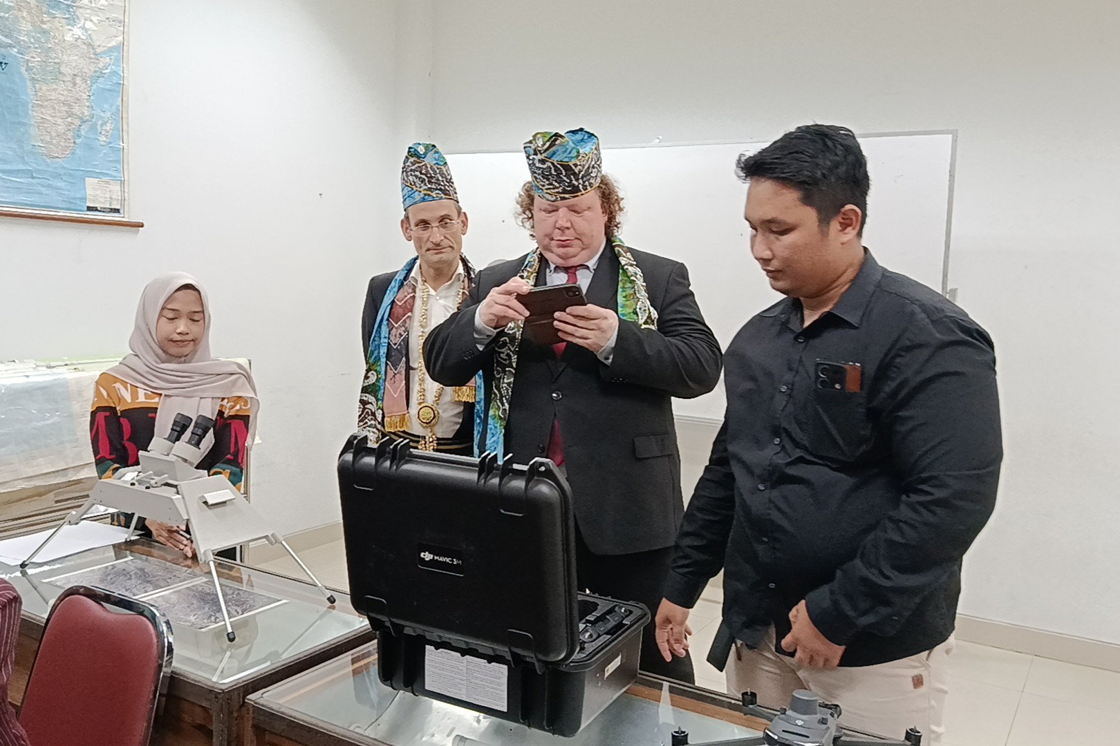 Assement Lapangan ACQUIN Jurusan Pendidikan Geografi - foto 4