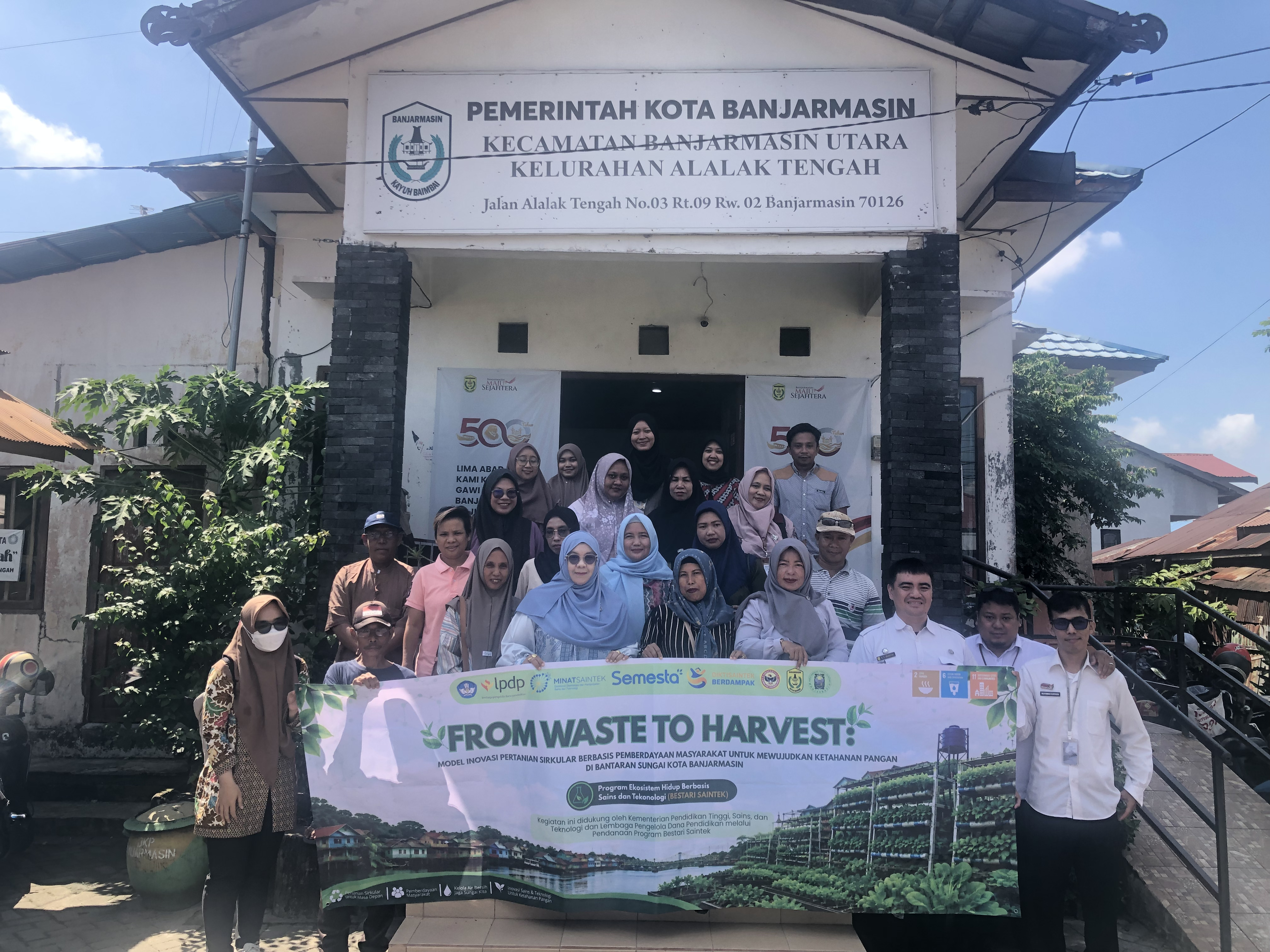 Tim Peneliti BESTARI Laksanakan FGD 1 Analisis Kondisi Awal di Kelurahan Alalak Tengah - foto 2