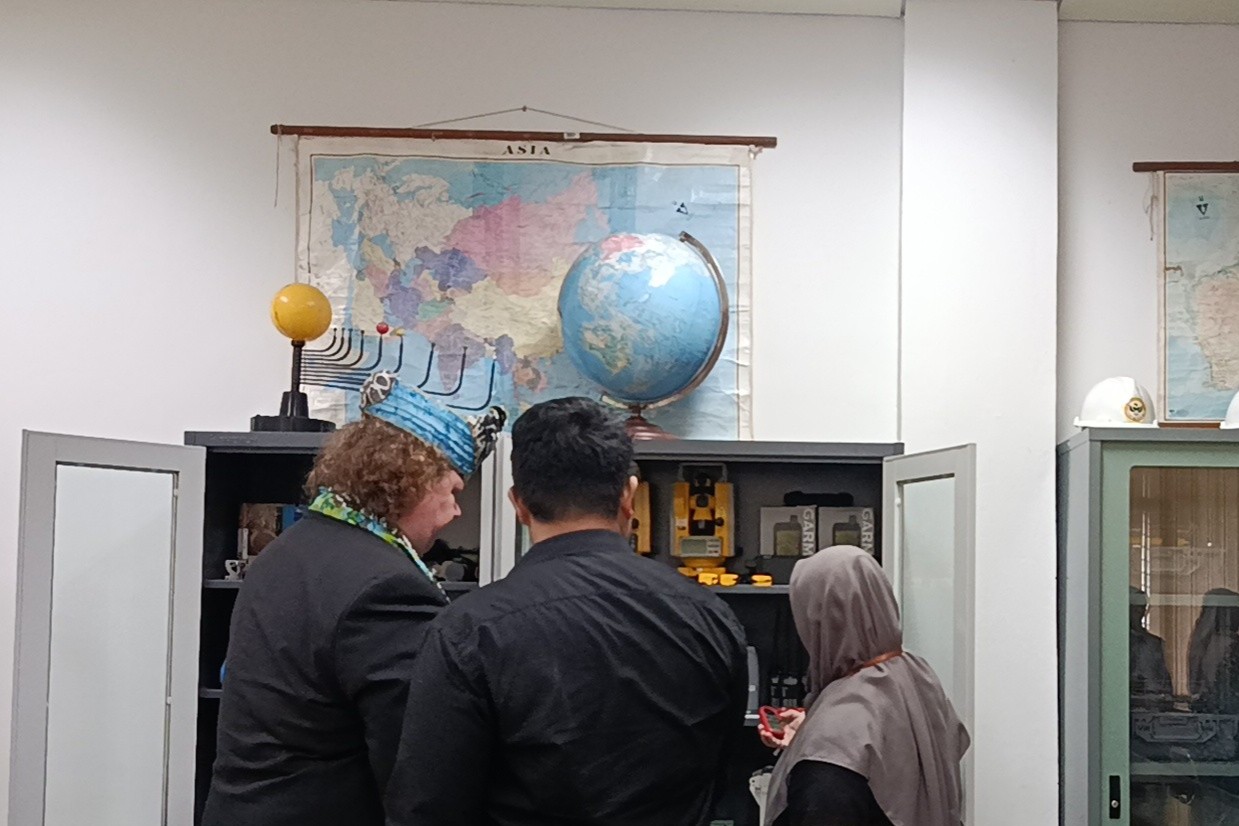 Assement Lapangan ACQUIN Jurusan Pendidikan Geografi - foto 3