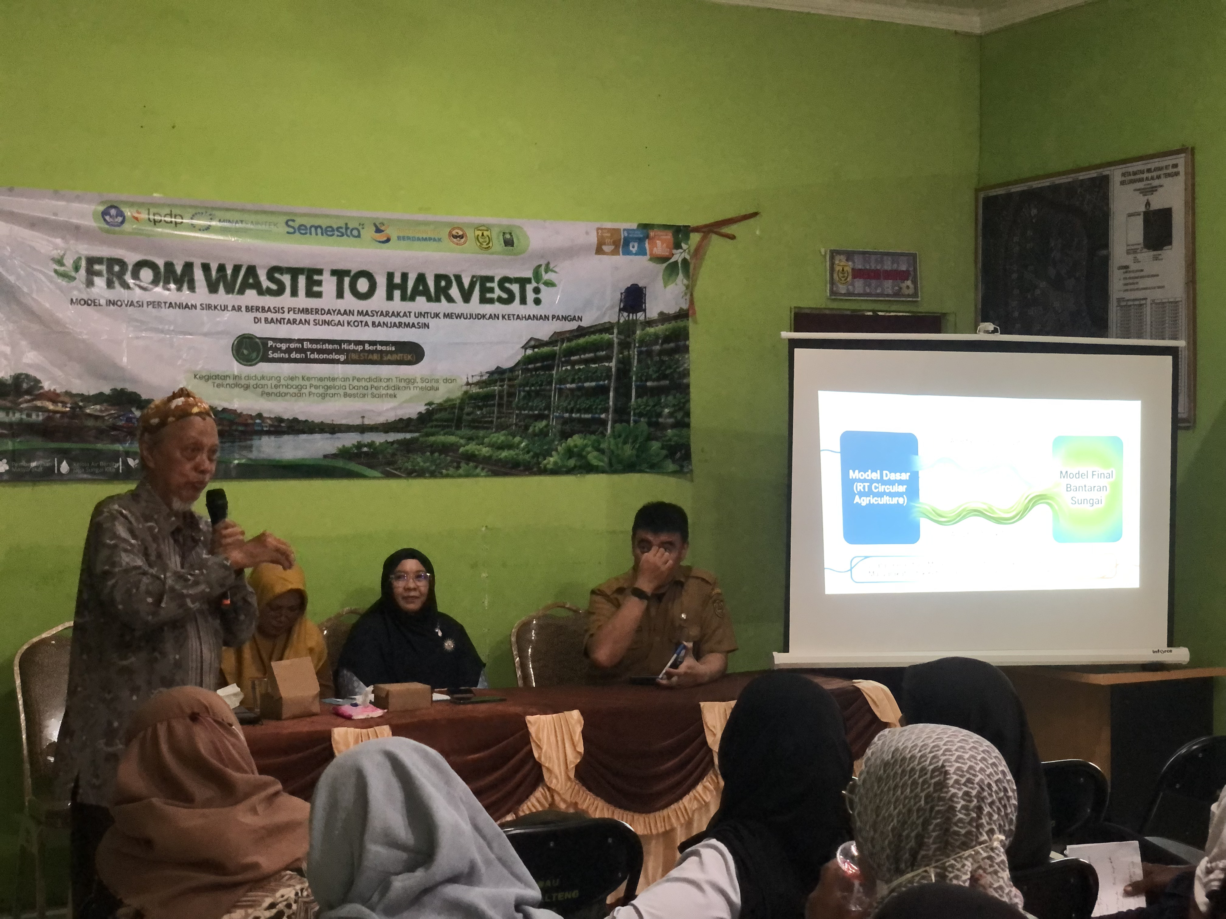 Program BESTARI Laksanakan FGD 2 Penyusunan Desain Model Pertanian Sirkular di Kelurahan Alalak Tengah - foto 4