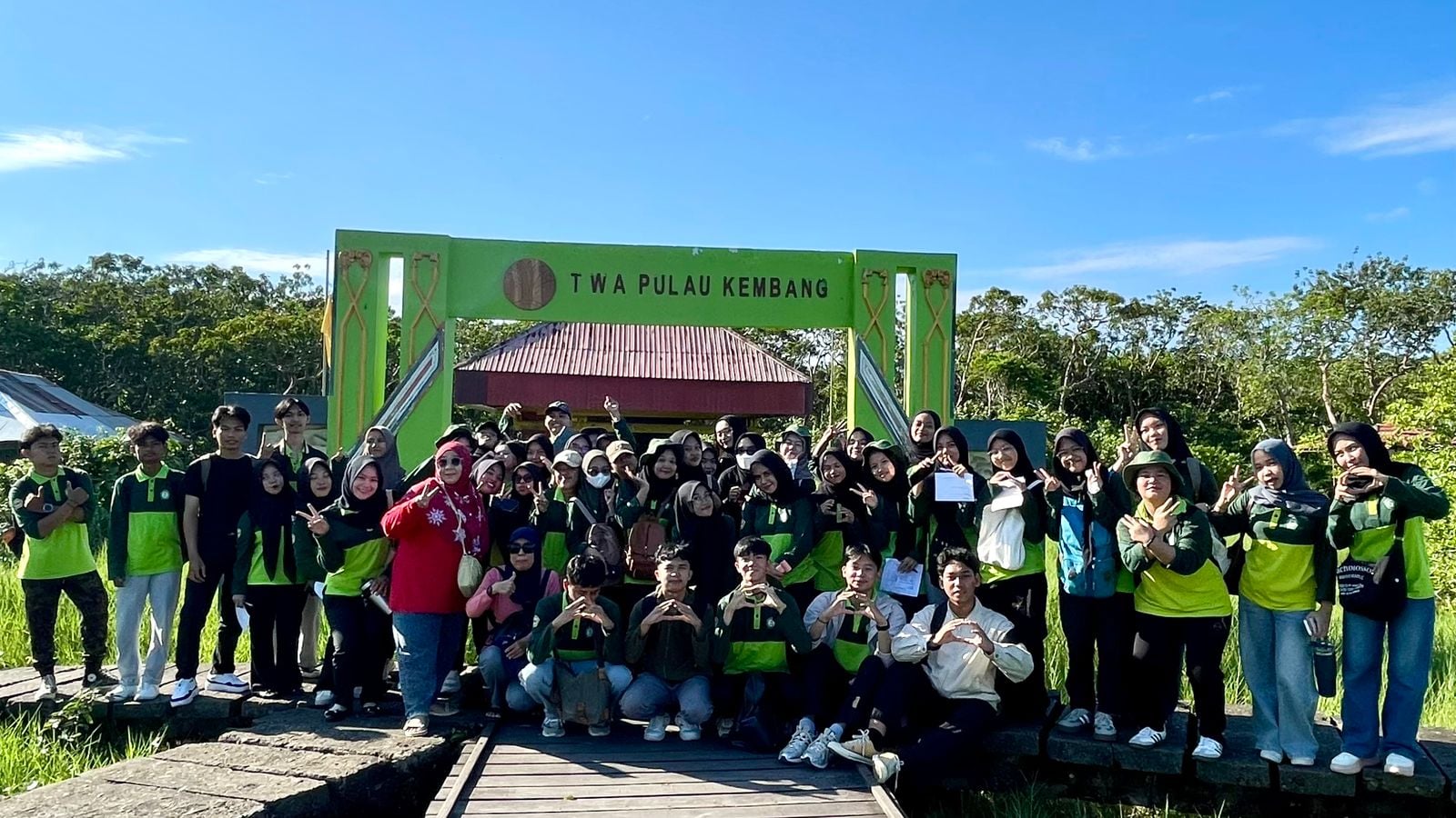 Jurusan Pendidikan Geografi FKIP ULM Laksanakan Field Trip for Sustainability di Pulau Kembang