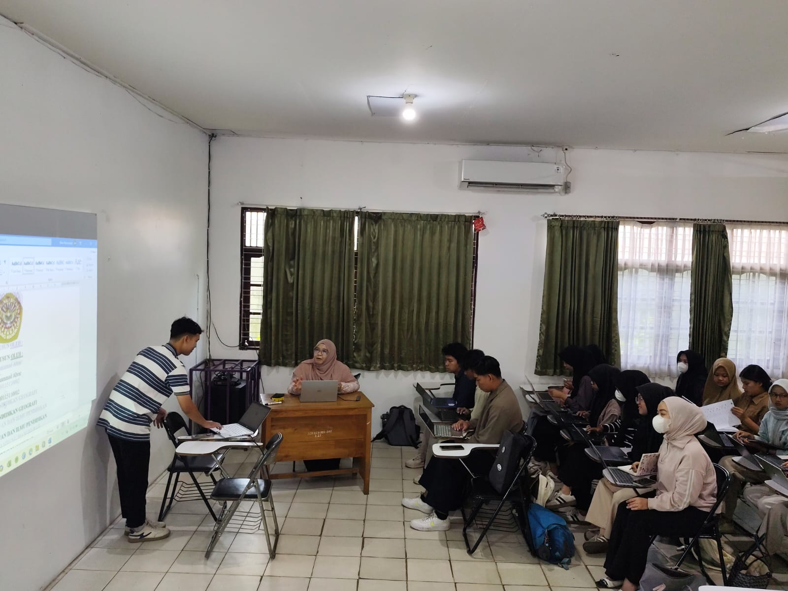 PSPG FKIP ULM Tingkatkan Kompetensi Mahasiswa melalui Bimbingan Penulisan dan Publikasi Artikel Ilmiah - foto 4