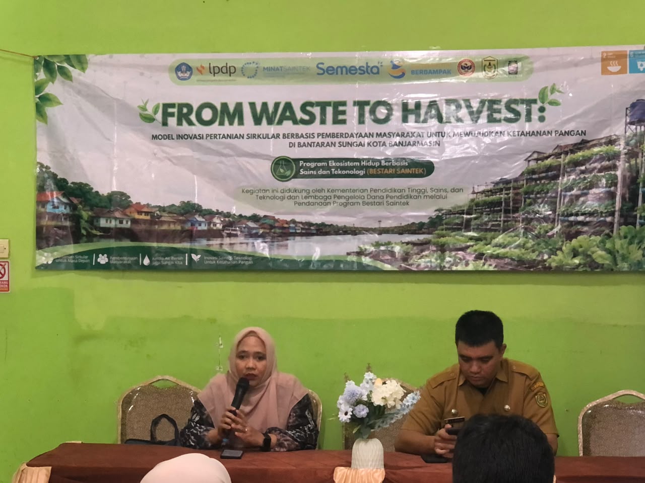 Dari Sampah Menuju Berkah: Program BESTARI Ajak Warga Alalak Tengah Bangun Kebiasaan Memilah Sampah - foto 2