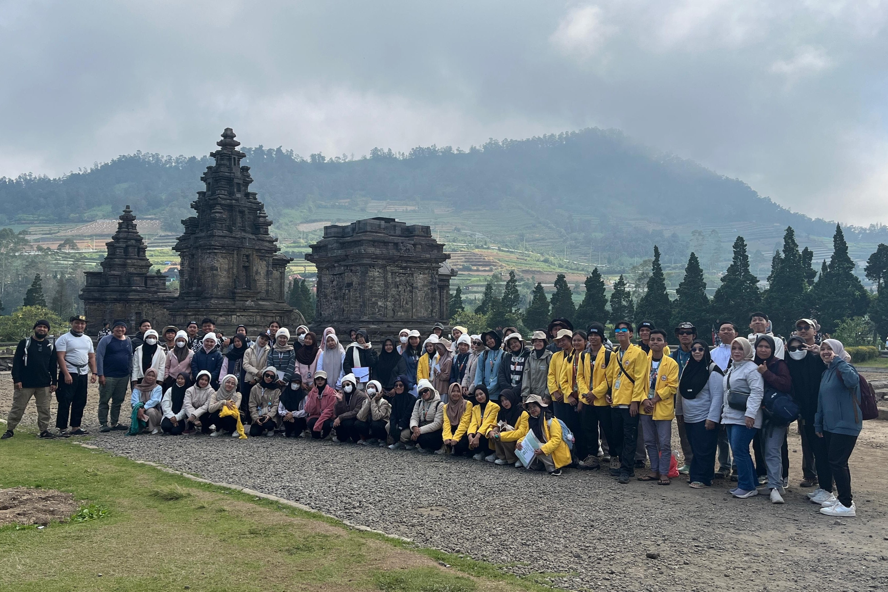 Kuliah Kerja Lapangan I Pengenalan Bentang Lahan di Wonosobo–Yogyakarta - foto 1